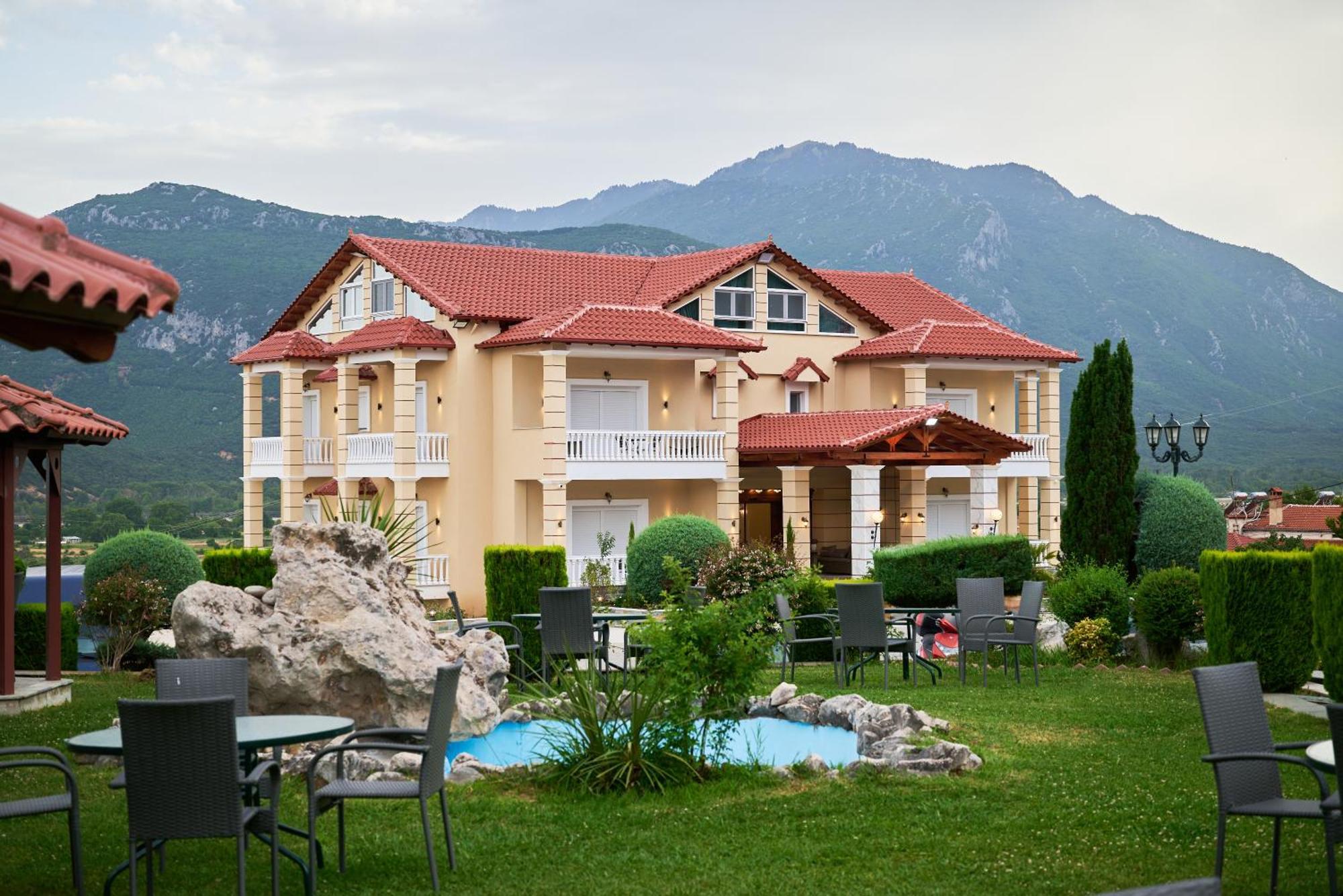Famissi Suites 1 Калампака Экстерьер фото