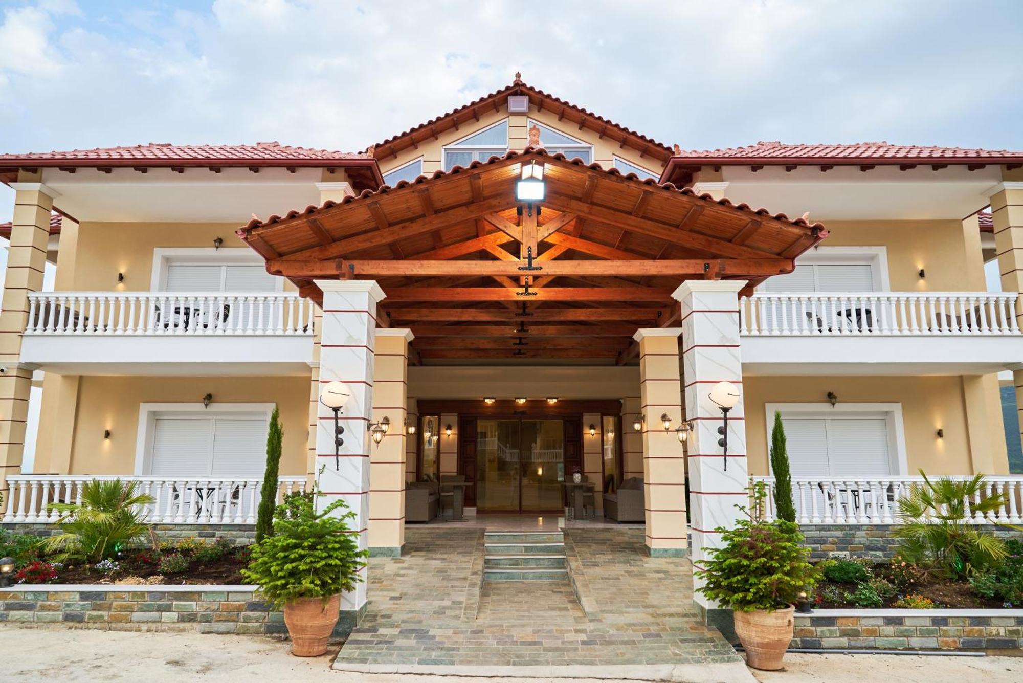 Famissi Suites 1 Калампака Экстерьер фото