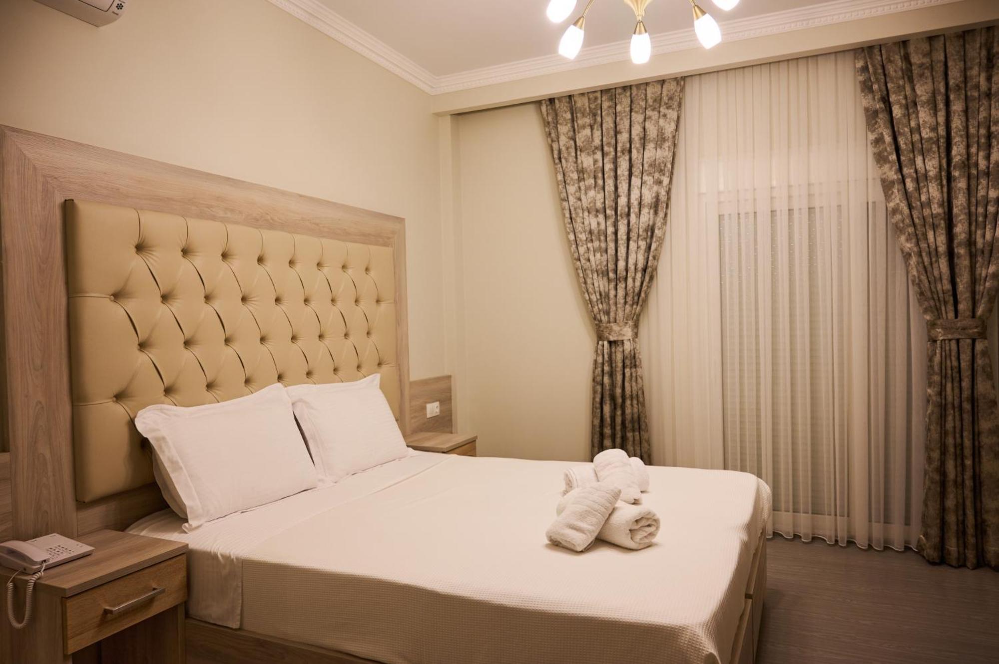Famissi Suites 1 Калампака Экстерьер фото