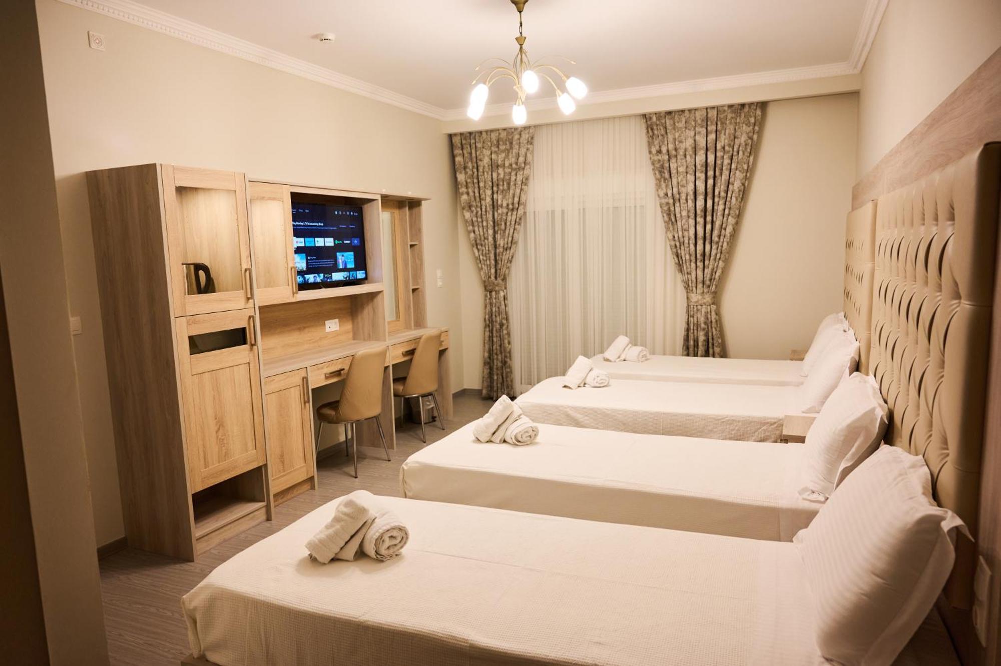 Famissi Suites 1 Калампака Экстерьер фото